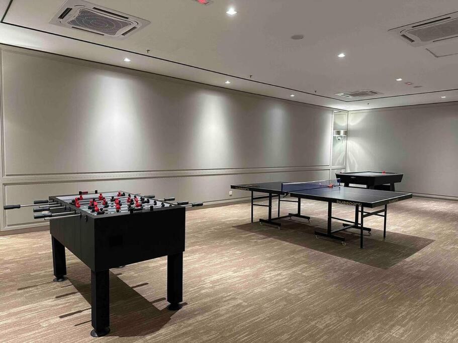 3br The Luxurie At Paradigm Mall Residences Apartemen *